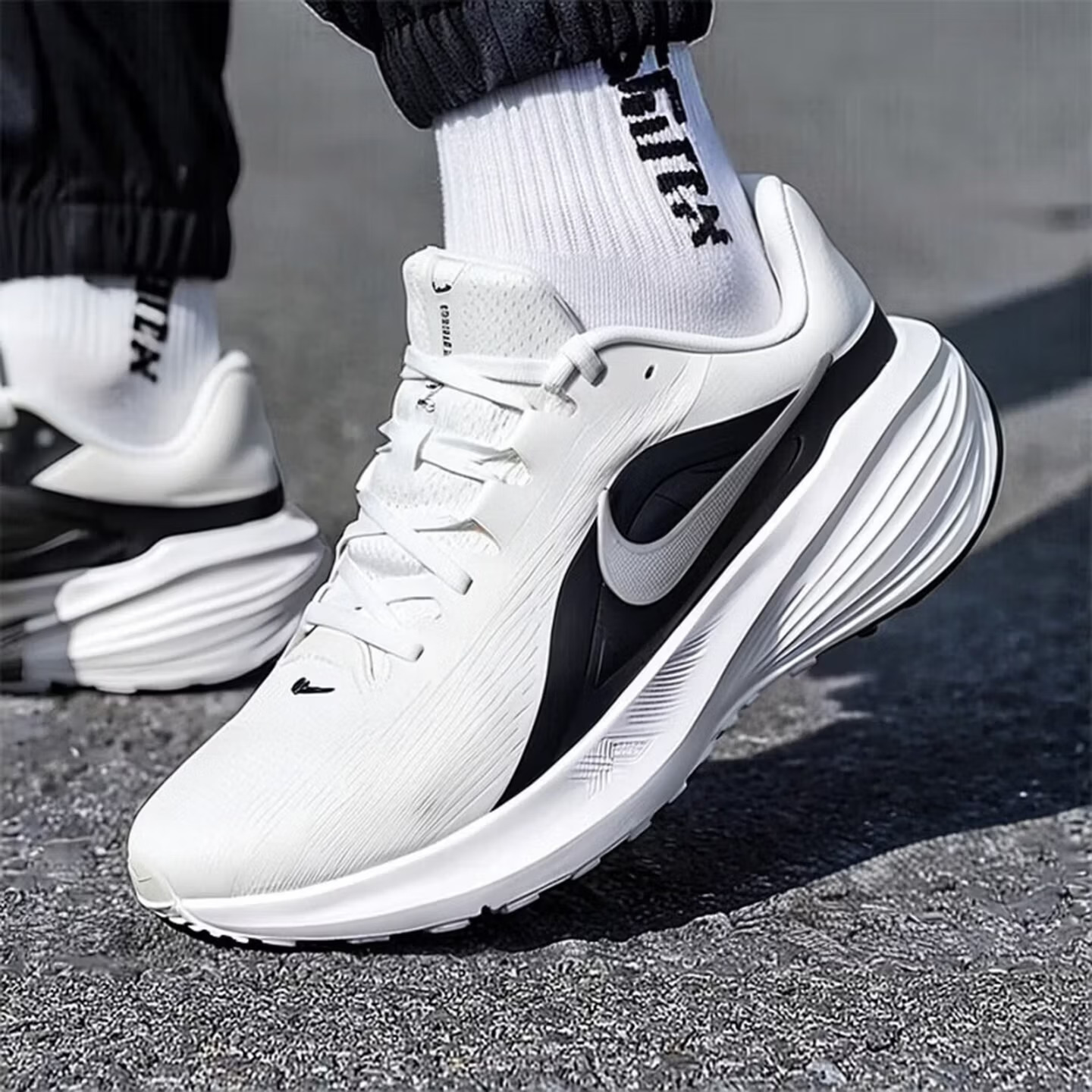 NIKE DOWNSHIFTER 14 Męskie But – Lightweight Road Running Shoes recenzja i cena